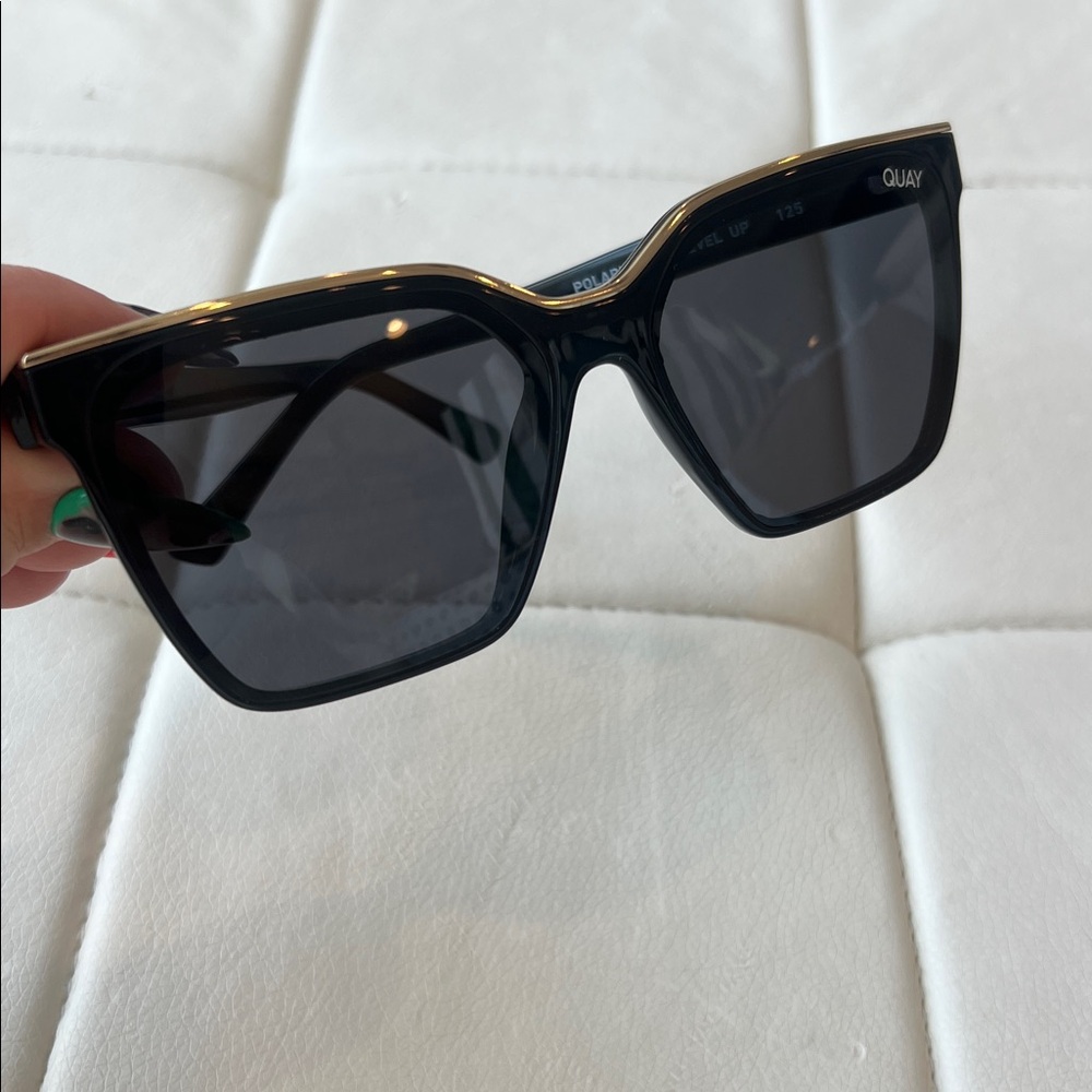 Quay Polarized Level Up sunglasses - Picture 2 of 5